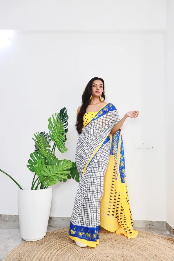 HANDICRAFT_WOMEN'S_Ikkat_PRINT_PURE_SOFT_COTTON_SAREE_WITH_BLOUSE_PIECE_With_Blouse_Piece